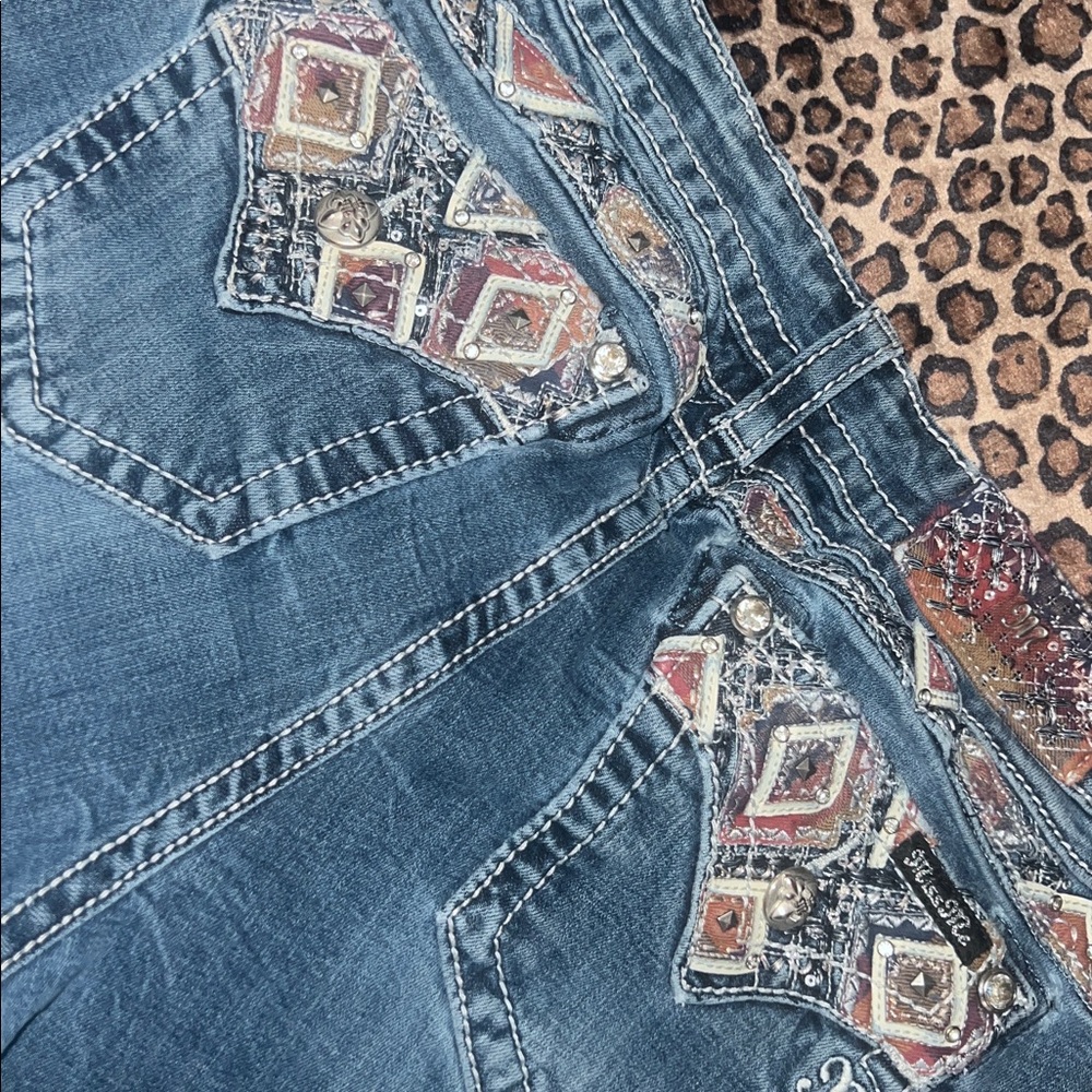 Y2k miss me jeans with a embroidered back pocket - Picture 2 of 6